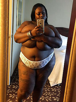 thick black mature shows her nice tits
