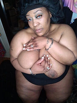 super thick ebony entertaining pussy